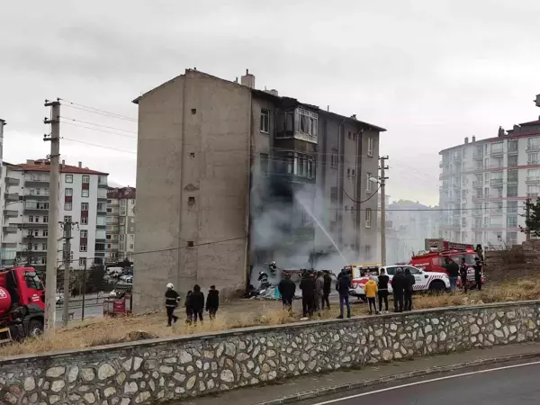 Niğde'de 4 Katlı Apartmanda Çıkan Yangında 2 Kat Kullanılamaz Hale Geldi