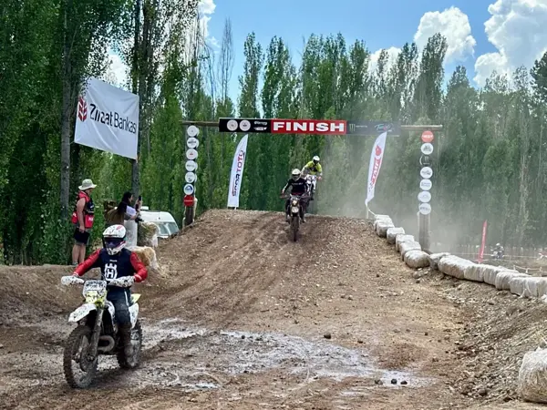 Tunceli'de düzenlenen MotoFest'te motorcuların yarışları nefes kesti