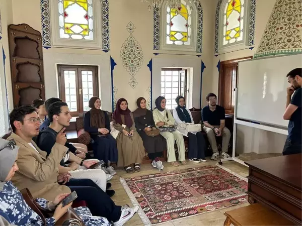 Fransız öğrenciler İstanbul'da Süleymaniye Camii'ni ziyaret etti