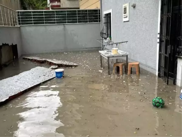 AVCILAR KAYMAKAMLIĞI BAHÇESİNDEN TAŞAN SU DUVARI YIKARAK EVİ BASTI