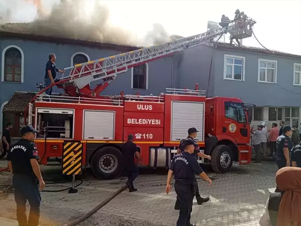 Bartın'da 564 Yıllık Tarihi Cami Yangında Ağır Hasar Gördü