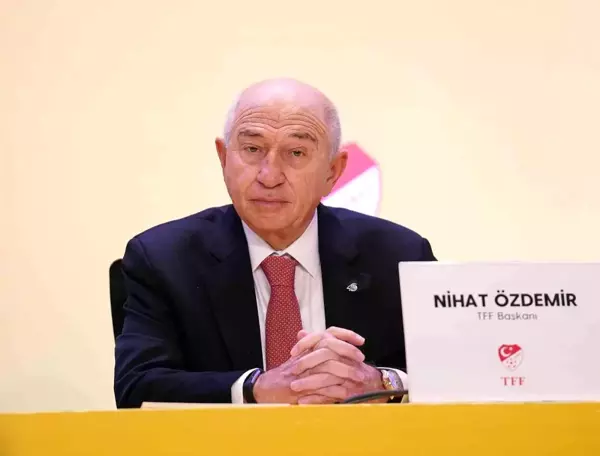 Nihat Özdemir: 