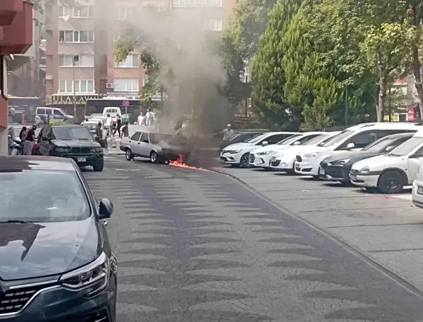 Bursa'da Fiat Tofaş Marka Otomobil Alevlere Teslim Oldu