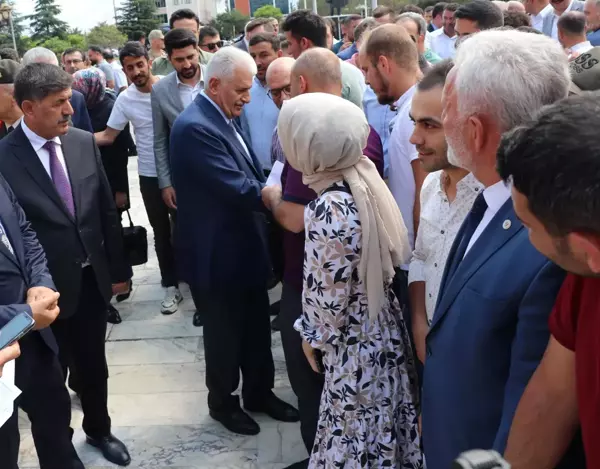 Binali Yıldırım memleketi Erzincan'da bayramlaşma programına katıldı