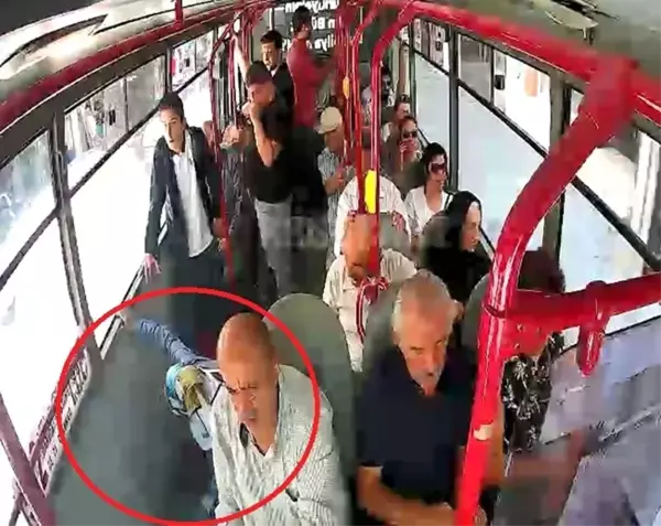 Otobüste bulduğu 2 bin TL'yi şoföre teslim etti