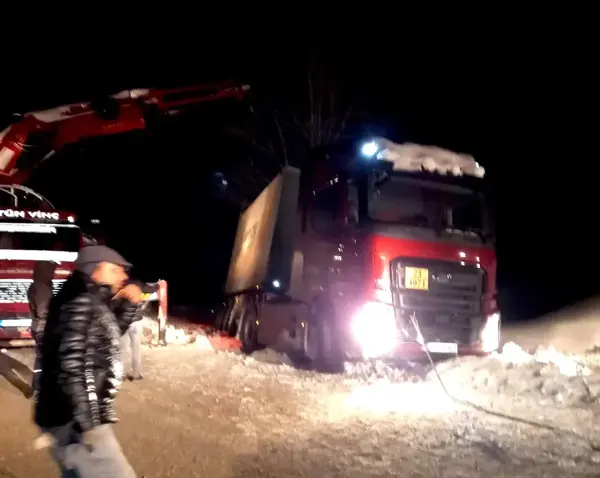 Çelikhan'a doğalgaz taşıyan tanker kurtarıldı