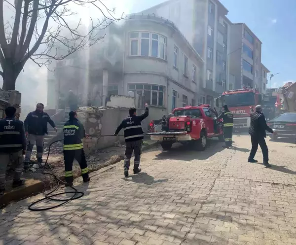 Tekirdağ'da iki katlı evde yangın çıktı