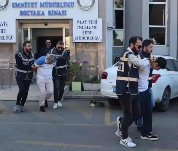 Bornova'da Suriyeli genç bıçaklanarak öldürüldü, 1 kişi yaralandı