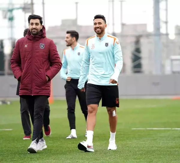 Başakşehir'de Pizzi ve Trezeguet ilk antrenmanlarına çıktı