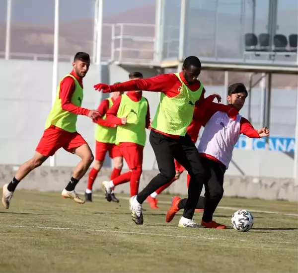 Sivasspor'da Hakan Arslan çalışmalara başladı