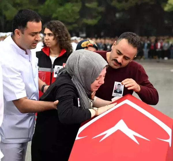 Şehit Sözleşmeli Er Enes Bıyık'ın naaşı, baba ocağına uğurlandı