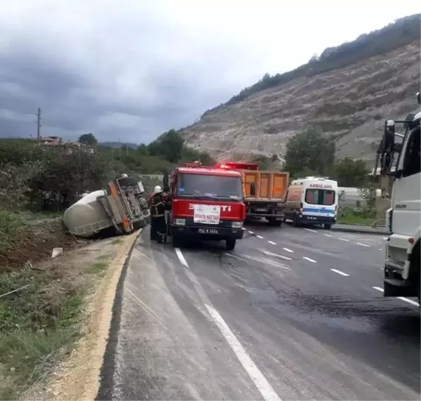 Kontrolden çıkan beton mikseri yan yattı: 1 yaralı