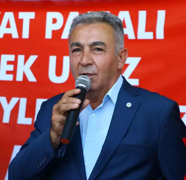 Son dakika haberi... Tekirdağ Büyükşehir Belediyesi işçileri ek zam isteğiyle belediye önünde eylem yaptı