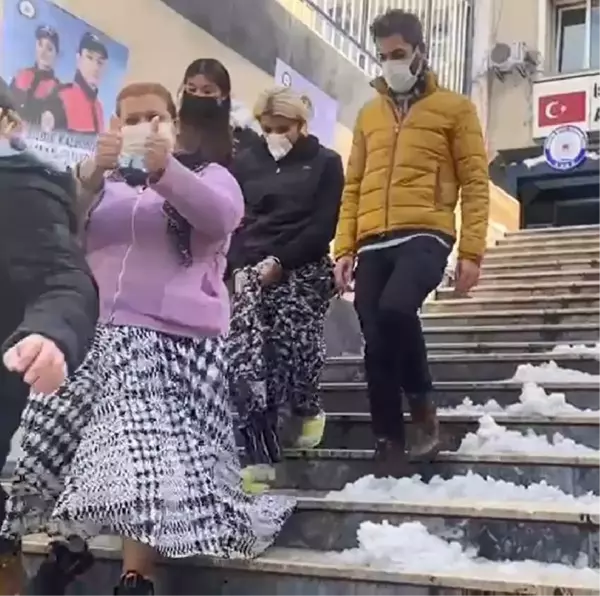 Son dakika! HIRSIZLARIN İŞ YERLERİNİ YAĞMALADIKLARI ANLAR KAMERADA