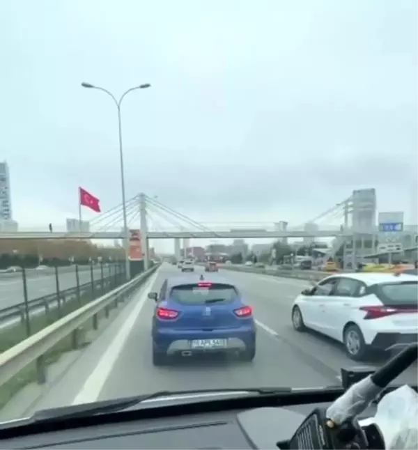 Kartal'da Ambulansa Yol Vermeyen Sürücüye Tepki