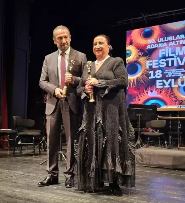 Adana Altın Koza Film Festivali'nde Onur Ödülleri Perran Kutman ve Cihan Ünal'a verildi