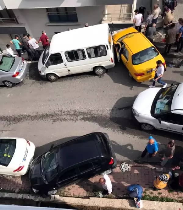 Freni boşalan taksinin çarptığı talihsiz adam, 5 metrelik boşluğa düşerek hayatını kaybetti