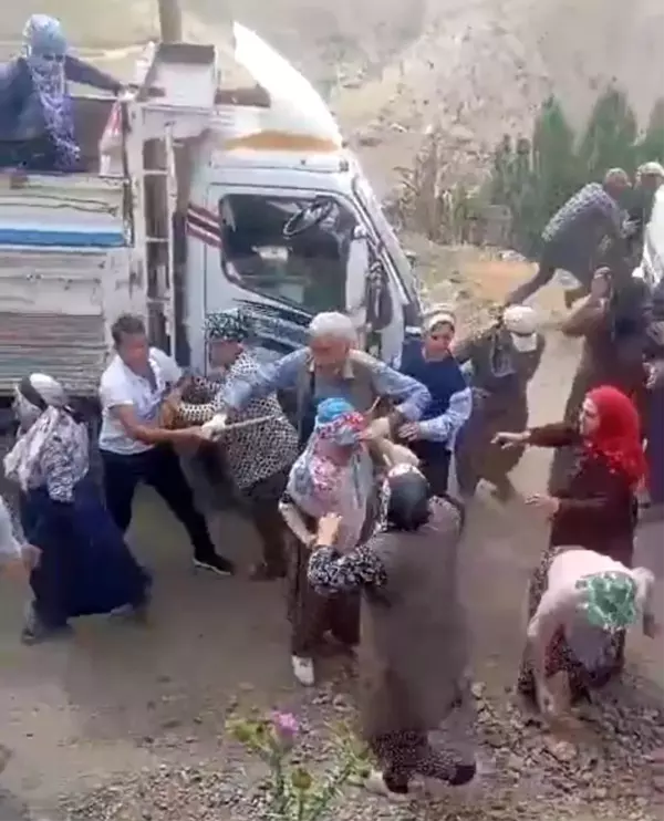 Van'ın Başkale ilçesinde yayla arazisi meselesi nedeniyle çıkan kavgada 3 kişi yaralandı