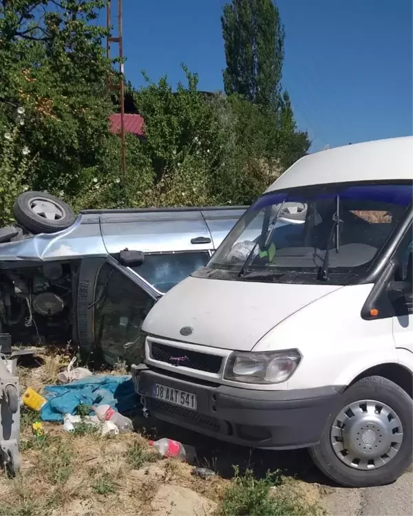 Malatya'da iki araç çarpıştı: 12 yaralı