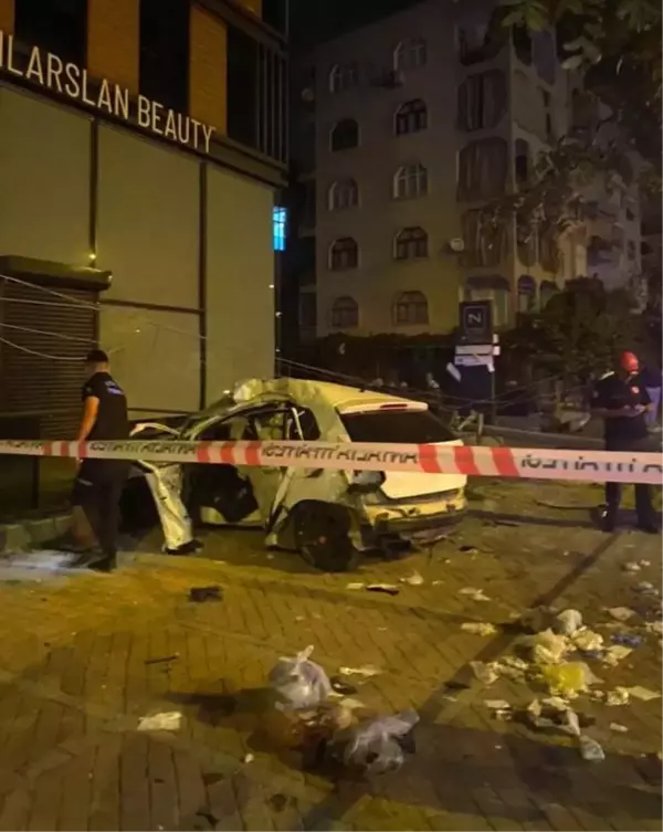 Antalya'da Otomobil Kazası: 2 Kişi Hayatını Kaybetti