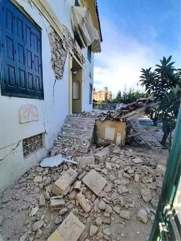 Depremin merkez üssü Yunan adası Sisam'dan ilk görüntüler