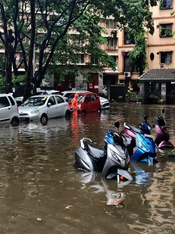 Son dakika! Hindistan'da sel felaketiMumbai sokakları sular altında kaldı