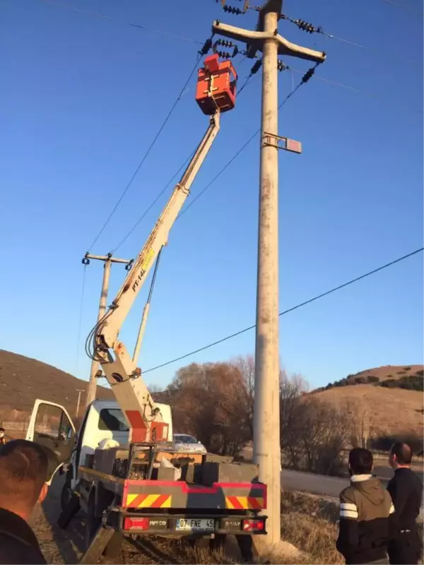 Elektrik akımına kapılıp metrelerce yükseklikten düşen işçi hayatını kaybetti