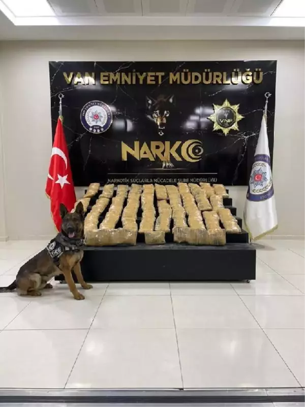 VAN'DA ARAÇTAKİ 114 KİLO EROİNİ 'THOR' BULDU