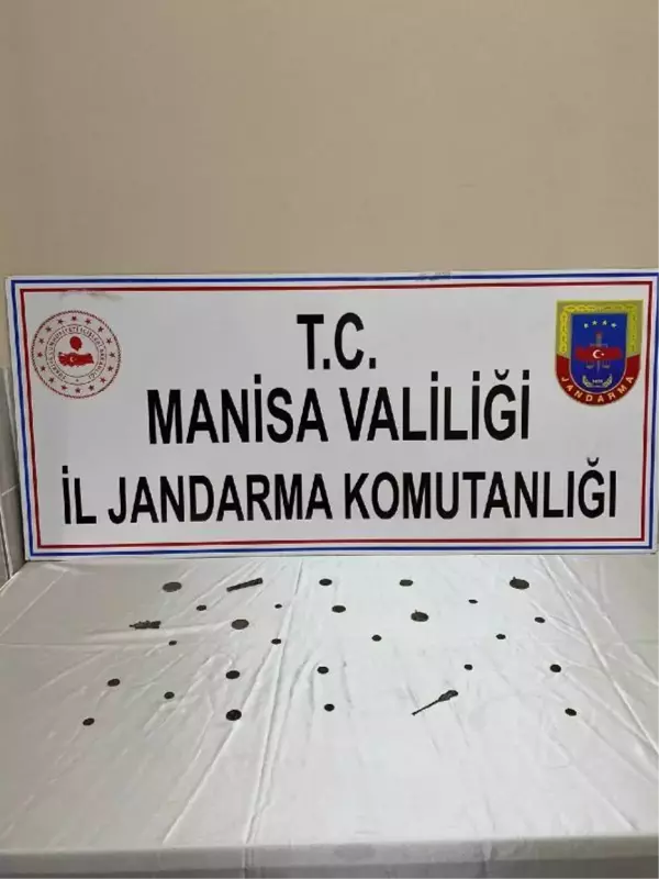 Manisa haberi! MANİSA'DA 30 PARÇA TARİHİ ESER ELE GEÇİRİLDİ 1 GÖZALTI