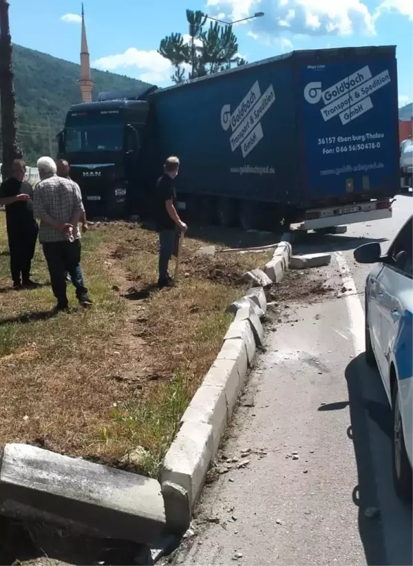 Samsun'da tırın çarptığı sepetli motosikletin sürücüsü hayatını kaybetti