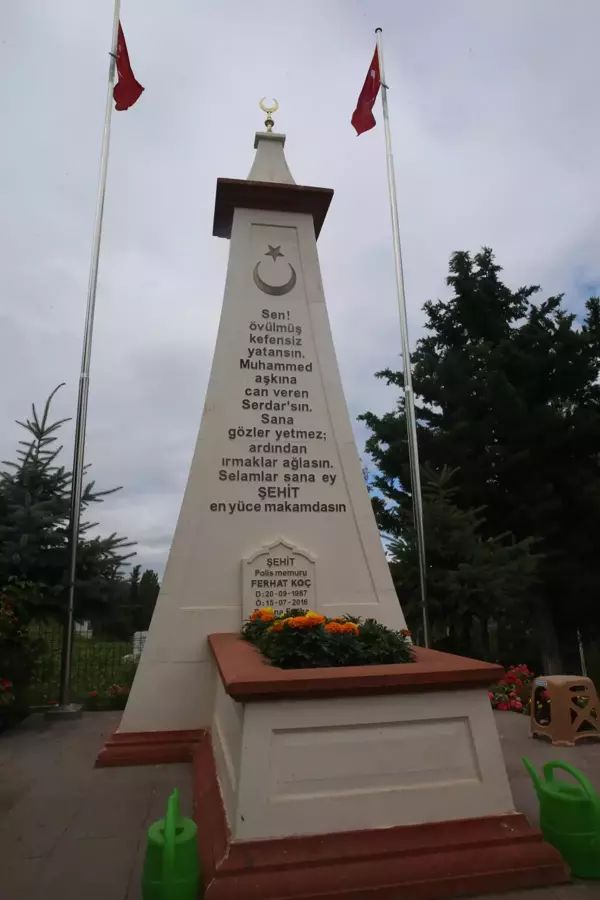 15 Temmuz şehidi Ferhat Koç, Tokat'taki kabri başında anıldı