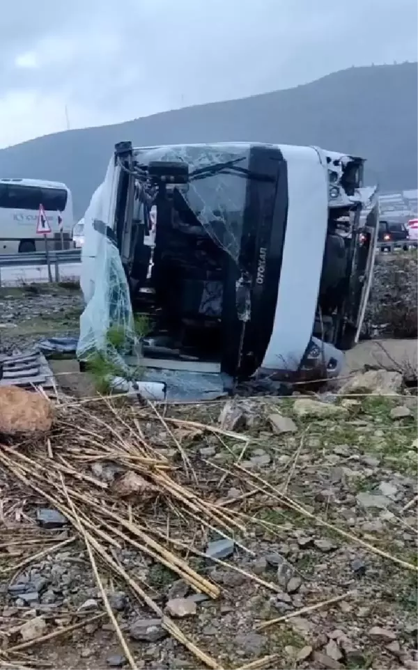 Mersin'de Akkuyu NGS işçilerinin servisi devrildi: 40 yaralı