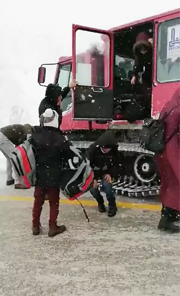 PALANDÖKEN'İN ARKA YÜZÜNDE TATİL BİTTİ, KAR ÇİLESİ BAŞLADI