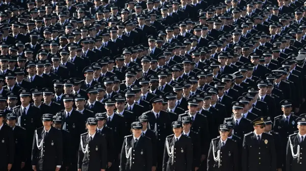 Rüyada polis görmek ne anlama gelir? Rüyada polis görmek nedir? Rüyada polis olduğunu görmek nedir?