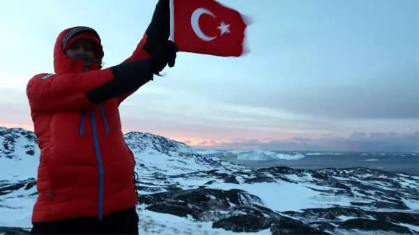 Türk ekip Grönland'daki buzul vadisini kızakla böyle geçti