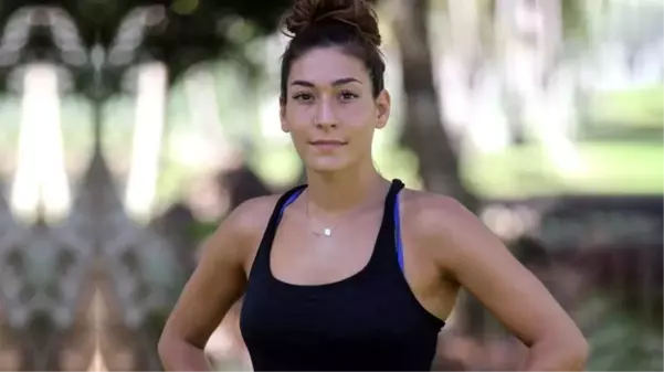 Survivor Berna Canbeldek iç çamaşırlı karantina pozuyla dikkat çekti