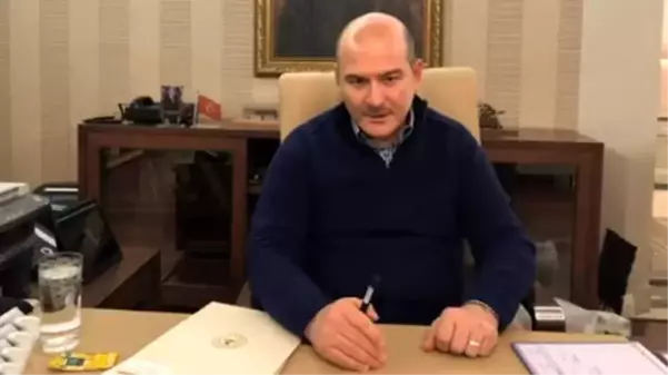 Süleyman Soylu'nun canlı yayınına kedi girdi