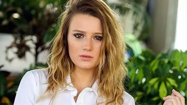 Karantina günlerini İzmir'deki evinde geçiren Gizem Karaca, organik tarıma başladı