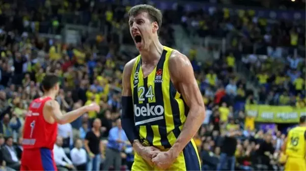 Fenerbahçe'nin yıldız basketbolcu Jan Vesely, oğluyla antrenman yaptı