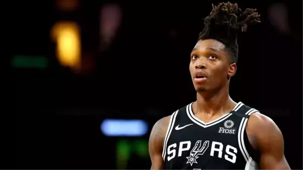 Lonnie Walker, taciz ve tecavüze uğradığı için yıllarca saçlarını uzattığını itiraf etti