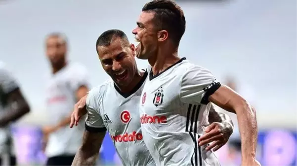 Beşiktaş'ın eski futbolcusu Pepe, Porto ile sözleşmesini uzatıyor