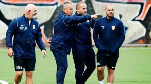 Wesley Sneijder, DHSC Utrecht'in teknik ekibiyle antrenmana çıktı