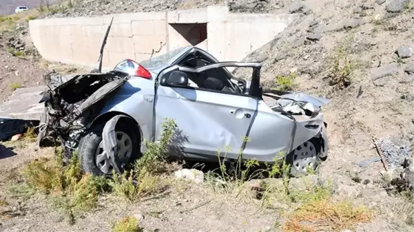 Sürücüsünün kontrolünü yitirdiği otomobil şarampole devrildi: 4 ölü, 1 yaralı