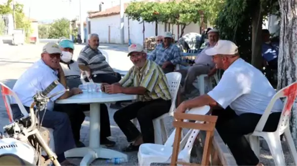 Adıyla dikkat çeken Çıplak köyün sakinlerinden 'çıplaklar kampı' paylaşımına tepki