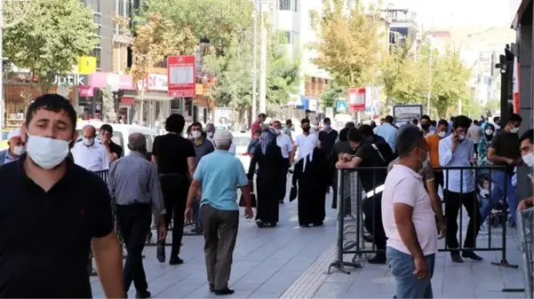 Van'da vatandaşların tedbirleri hiçe sayması sonucu vaka artışı endişe verici boyuta ulaştı