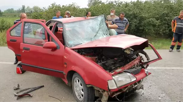 İki otomobilin kafa kafaya çarpıştığı feci kazada 1 kişi öldü, 5 kişi de yaralandı