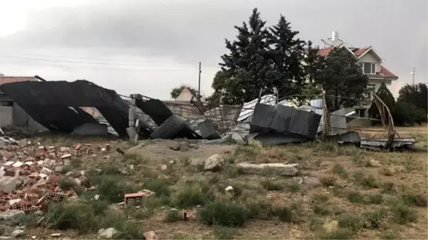 Polatlı'da etkili olan kum fırtınası günlük yaşamı olumsuz etkiledi