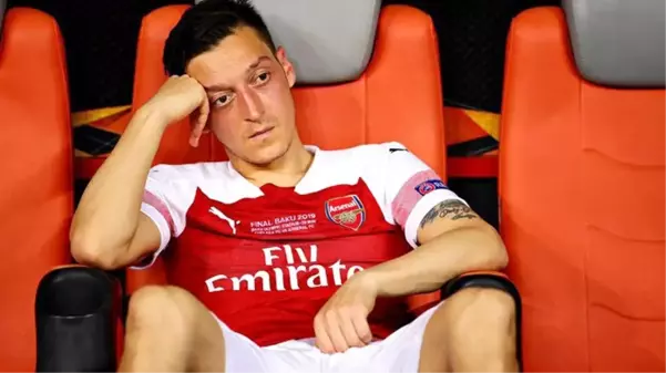 Mesut Özil, Arsenal'ın Avrupa Ligi kadrosunda yer almadı