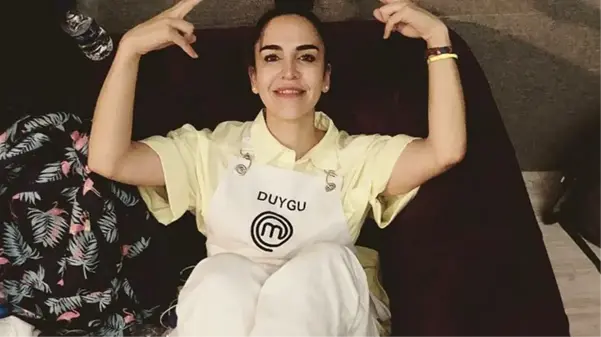 Masterchef Duygu Acarsoy, 'Beni aldattı' dediği nişanlısı Uğur Atun'la nikah masasına oturdu