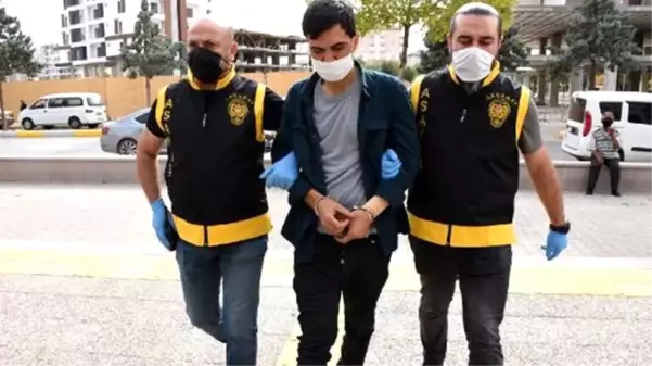 Polise kapıyı açıp bıçaklamaya devam etmiş! Baba katili evlat en klasik bahaneyle kendisini savundu